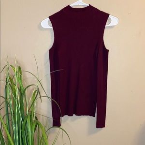 No shoulder turtle neck blouse